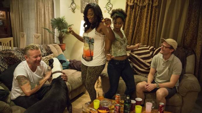 170315833-Klovn%20Forever_Casper%20Christensen,%20Shondrella%20Avery,%20Amber%20Friendly%20og%20Frank%20Hvam