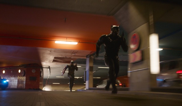 Marvel's Captain America: Civil War..L to R: Captain America/Steve Rogers (Chris Evans) and Black Panther/T'Challa (Chadwick Boseman)..Photo Credit: Zade Rosenthal..? Marvel 2016